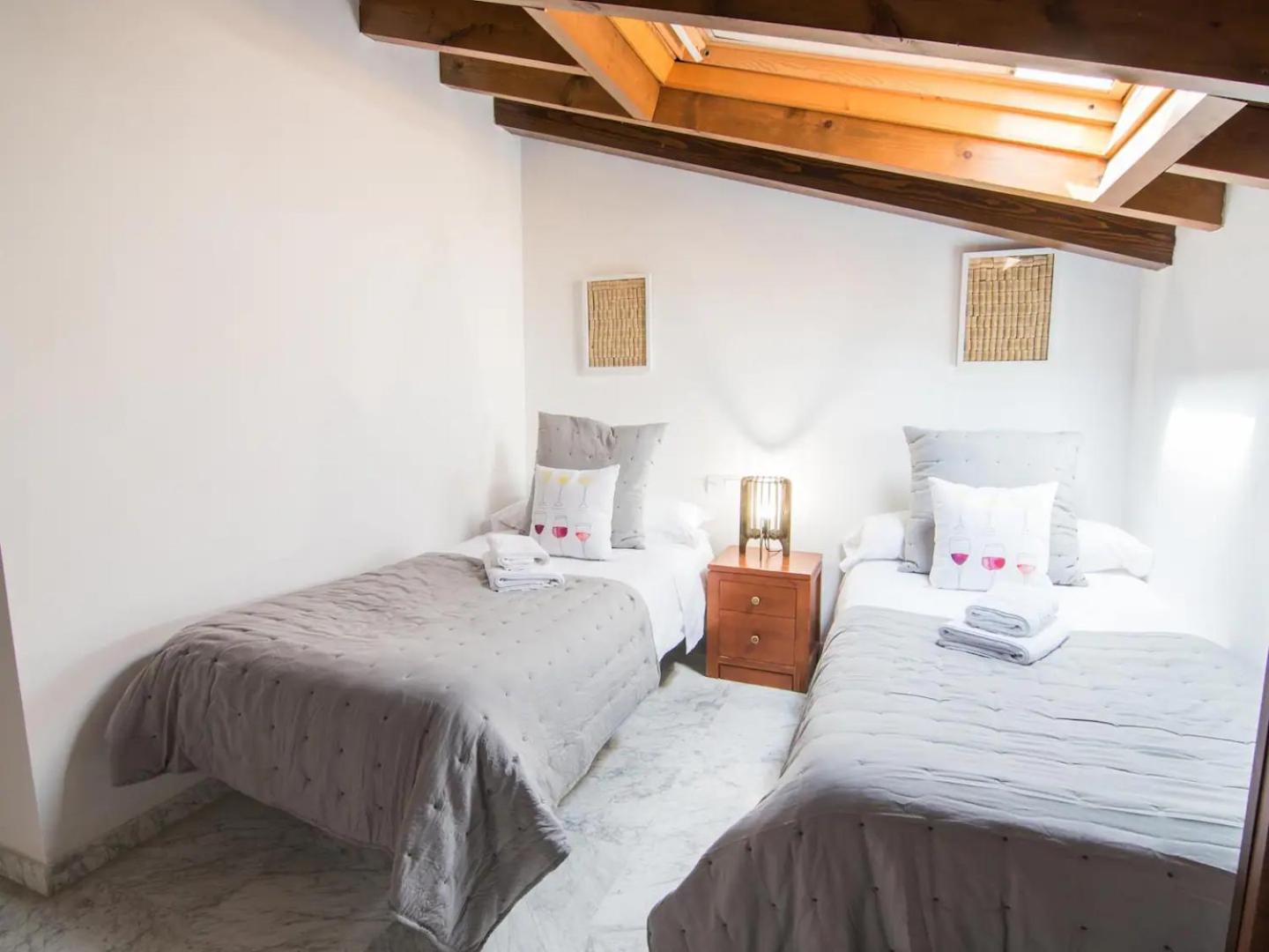 Tuguest Atico Gracia Apartment Granada Bagian luar foto